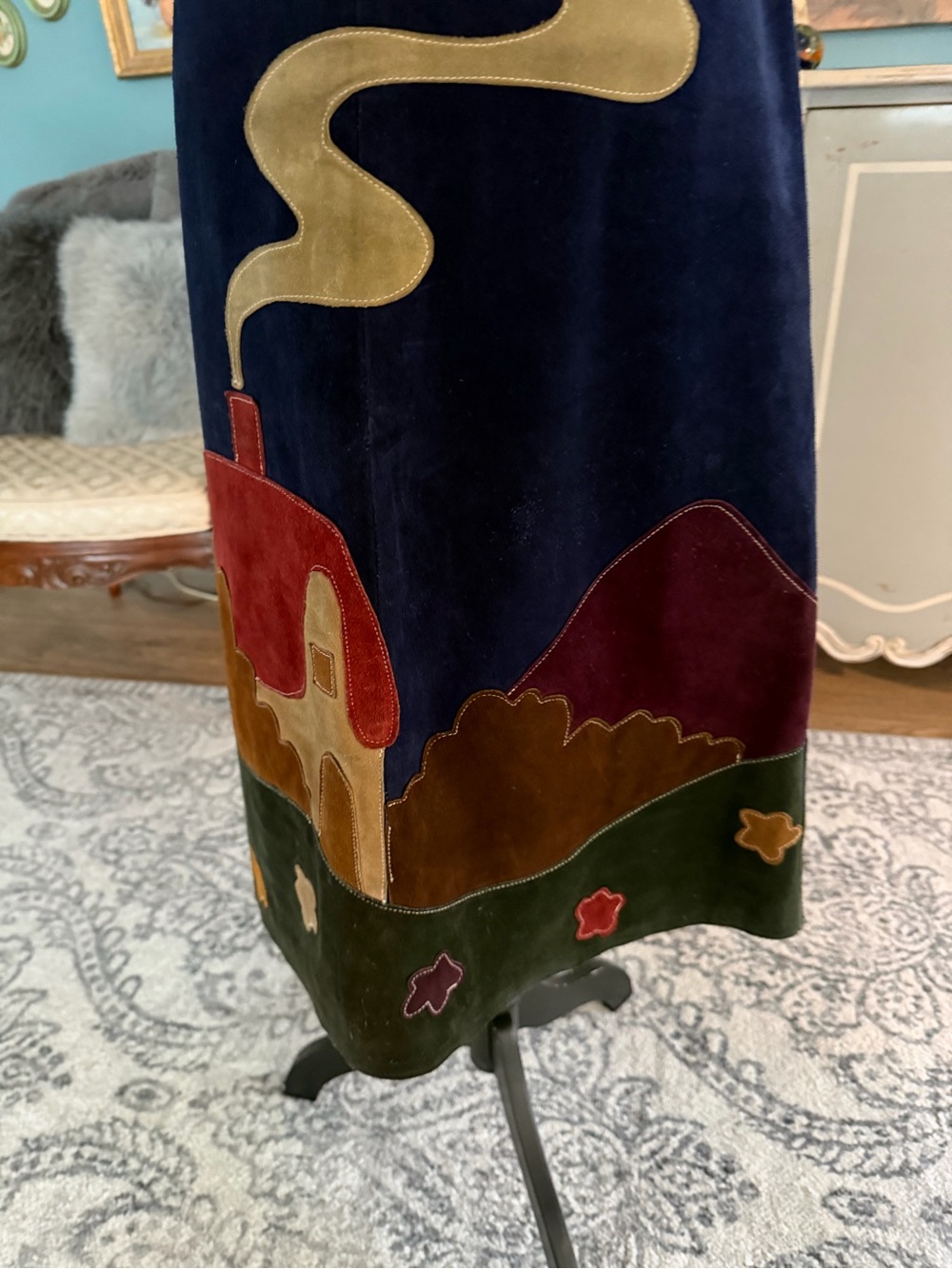 1970’s Bagatelle Suede Cottage Scene Skirt - Picture 4 of 8